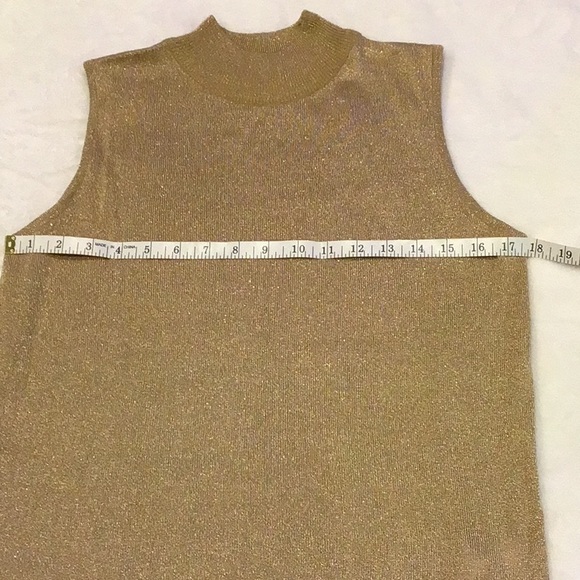 Size medium gold sparkly sleeveless knit sleeveless top by Theomiles vintage - Picture 5 of 5